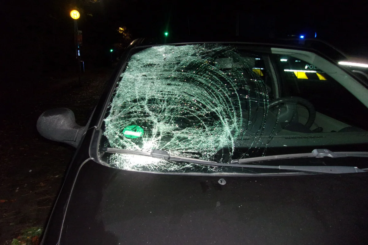 Neuss NW - Jugendlicher vom Auto erfasst und schwer verletzt
