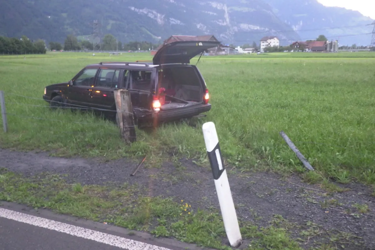 Altdorf UR - Herrschaft über das Auto verloren
