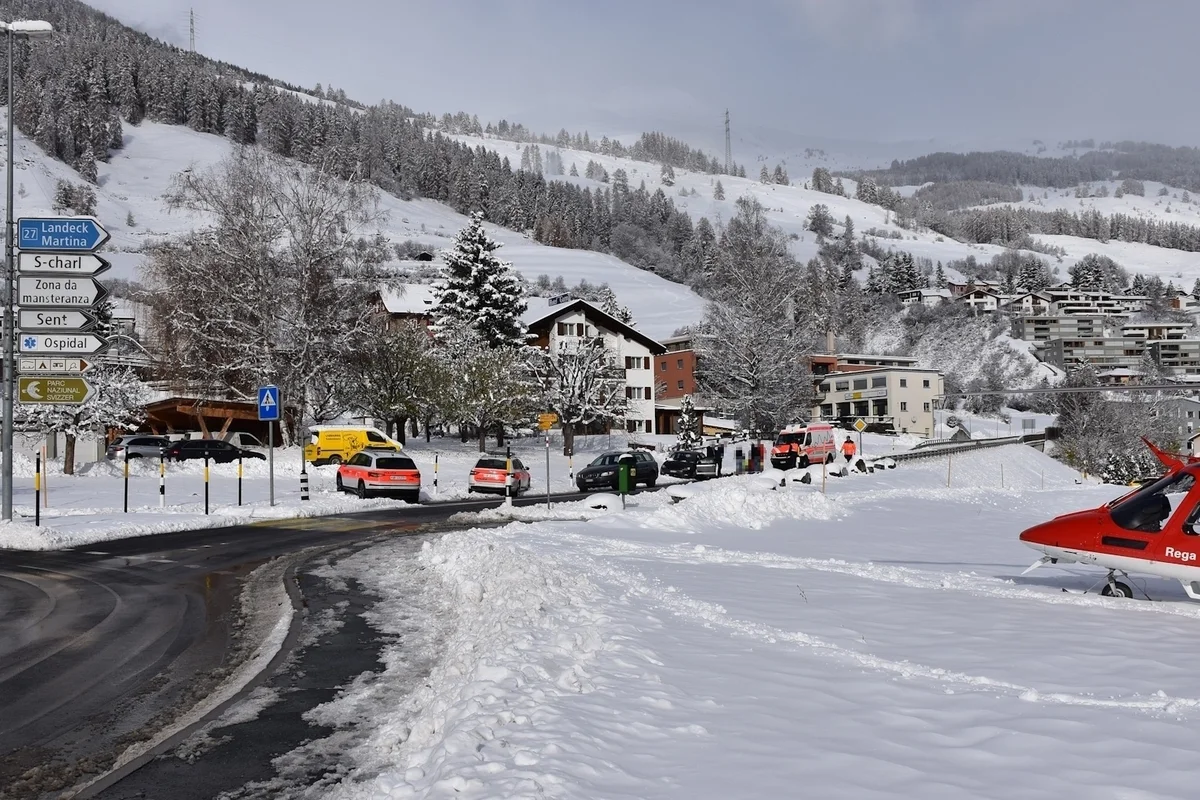 Scuol GR - Autofahrer kommt von der Strasse ab - Am Unfallort verstorben 