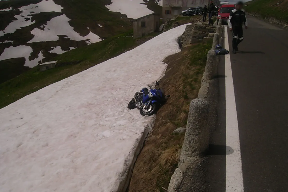 Realp UR - Kollision zwischen Velo und Motorrad – eine Person verletzt