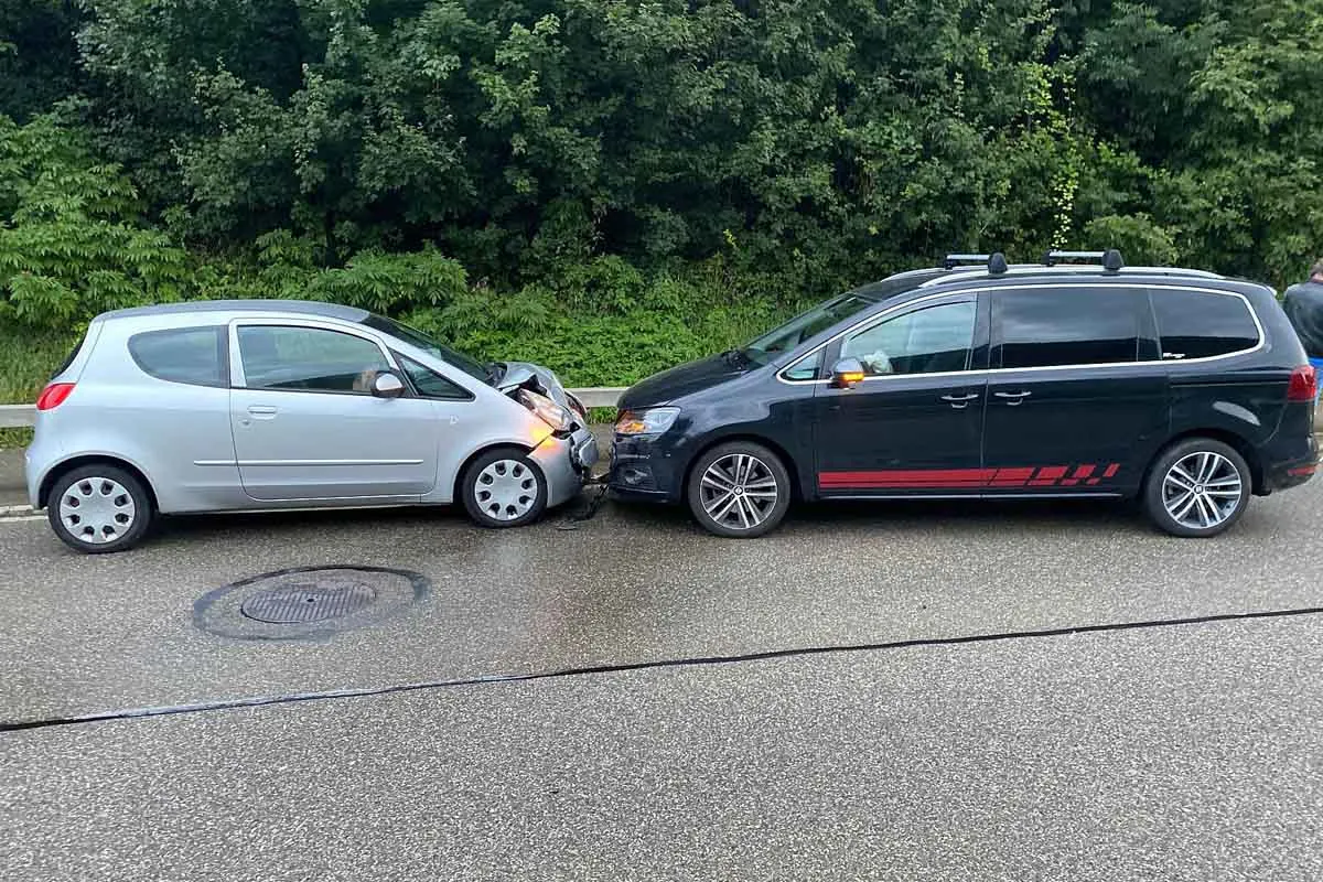 Frontalcrash in Zunzgen BL - Beim Schreiben einer SMS auf Gegenfahrbahn geraten 