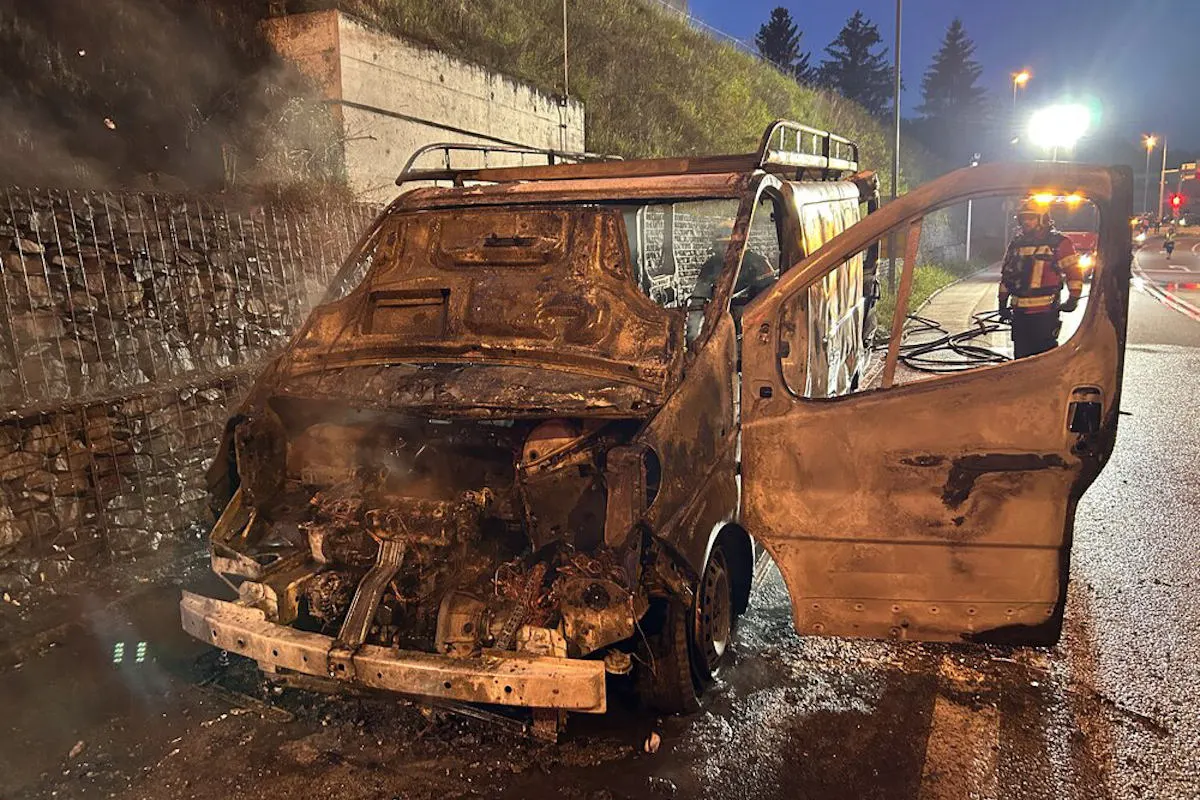 Aarburg AG – Brand eines Lieferwagens im Feierabendverkehr