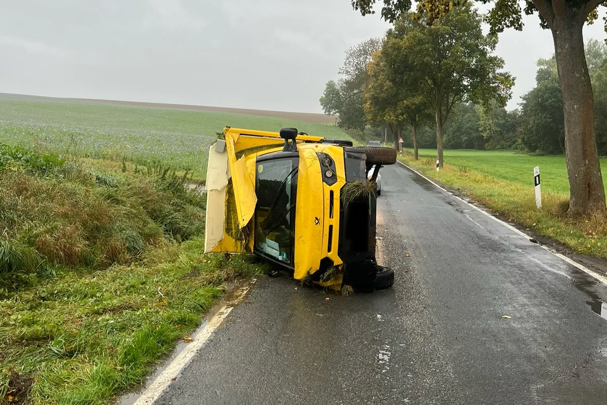 Bockenem NI – Pkw überschlägt sich bei Unfall