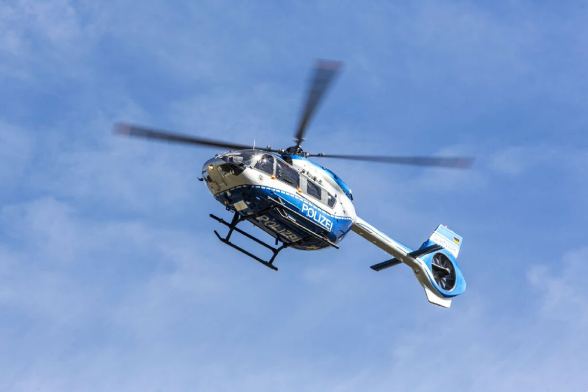 Düsseldorf -  Spektakuläre Flucht mit Mercedes