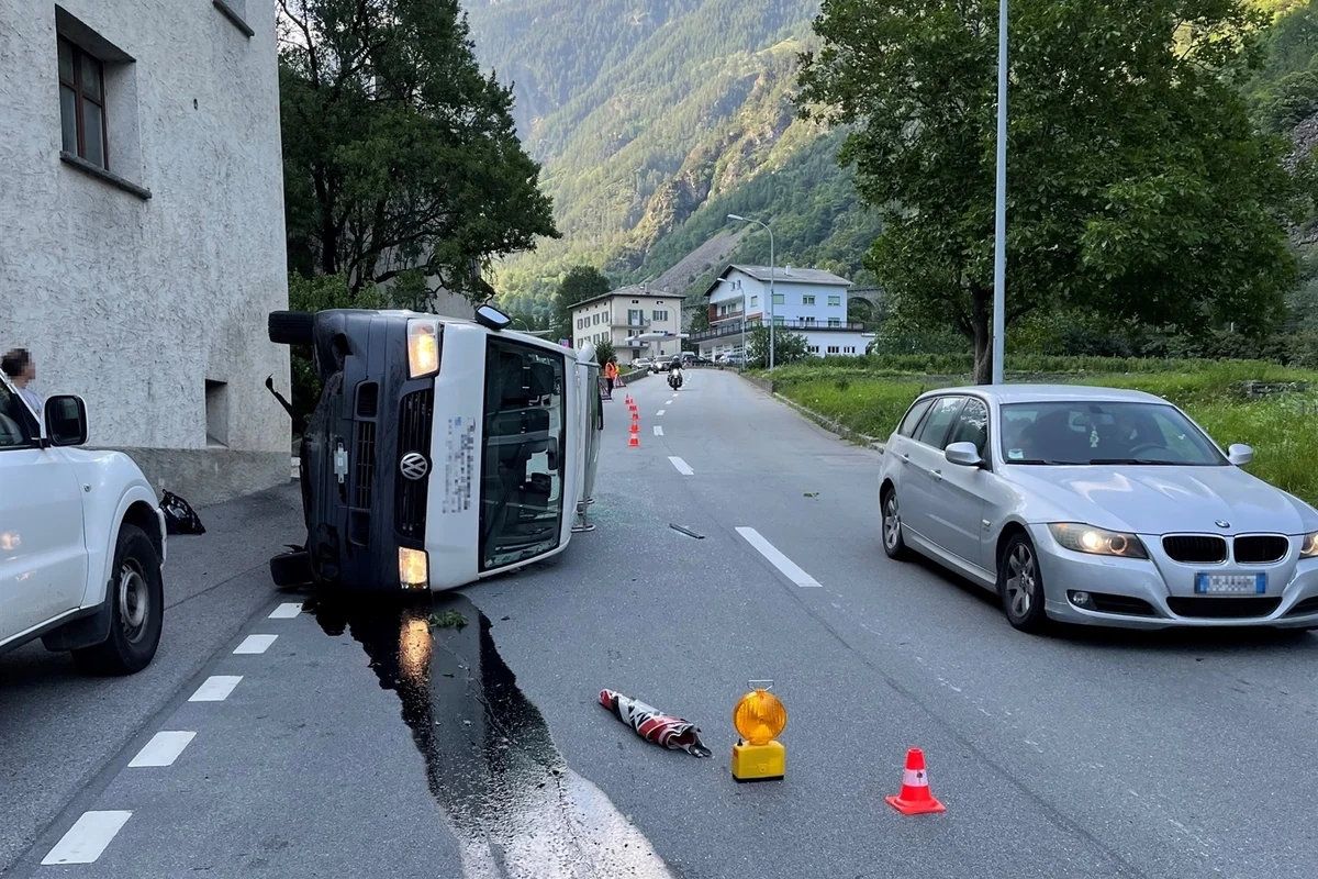 Unfall in Brusio GR - Lieferwagen gerät auf eine Stützmauer 