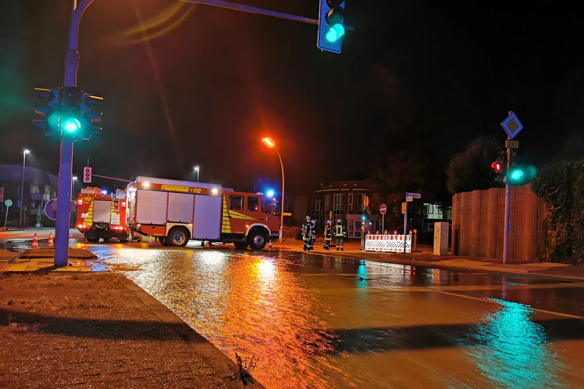 Werne – Wasserrohrbruch und massiver Wasseraustritt auf der Straße