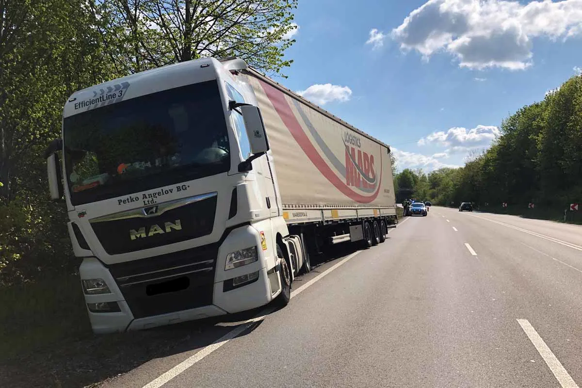 Siebeldingen - Festgefahrenen LKW legt Verkehr teilweise lahm