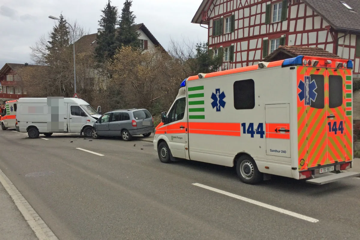 Sitterdorf TG - Sieben Verletzte nach Frontalkollision