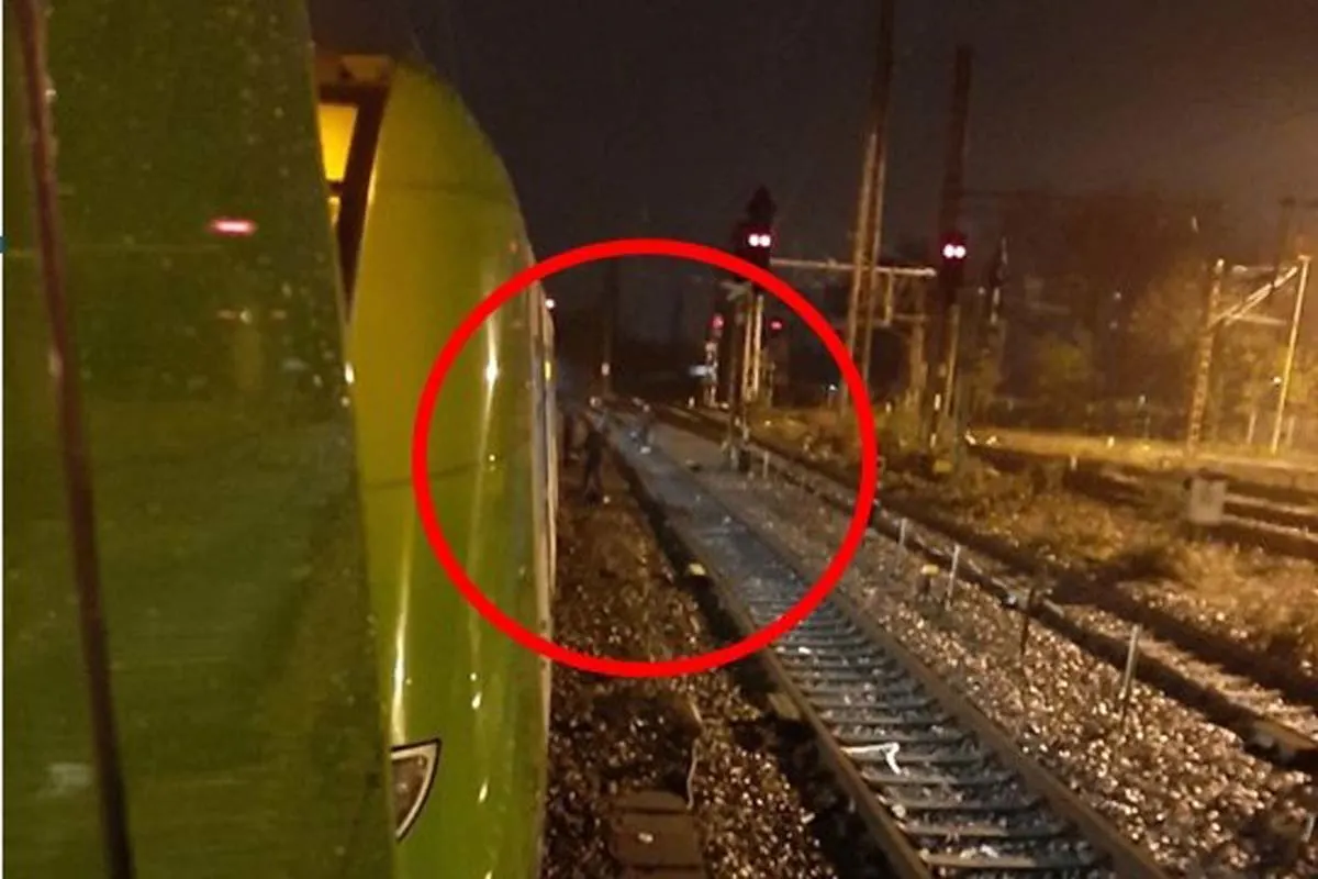Graffiti in Mülheim - Vermummte besprühen S1 im Bahnhof 