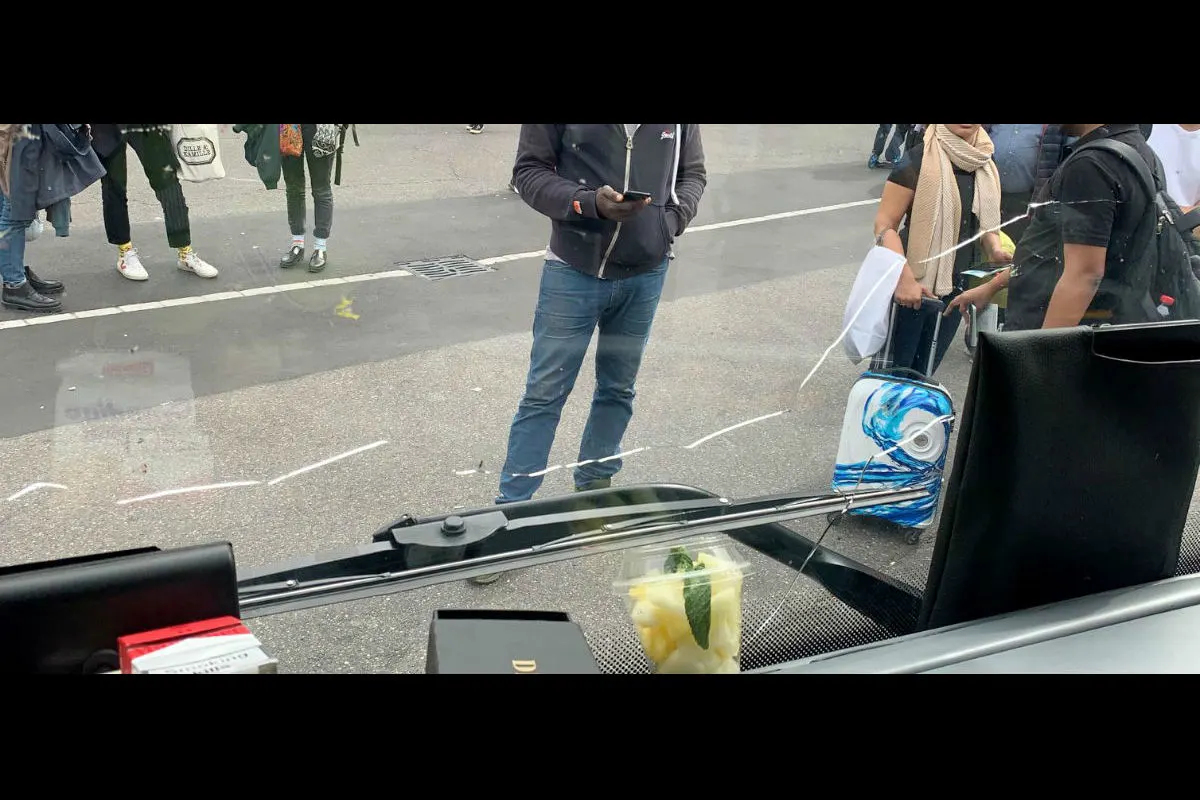 Zürich ZH - Gefährliche Busfahrt