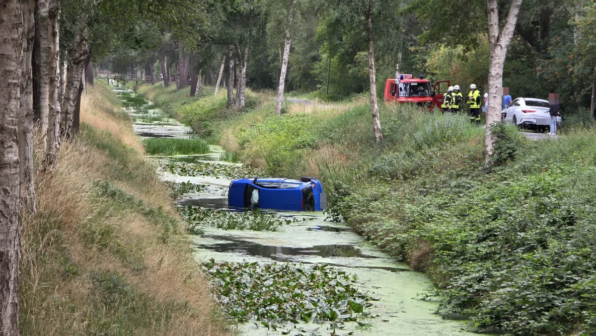 Findorf – Auto stürzt in Oste-Hamme-Kanal