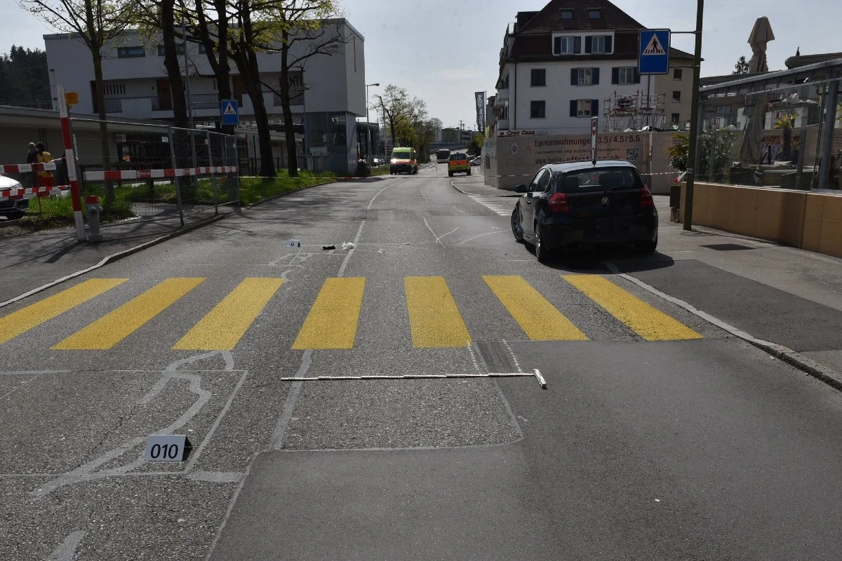 Effretikon ZH - 77-jährige Fussgängerin bei Verkehrsunfall schwer verletzt