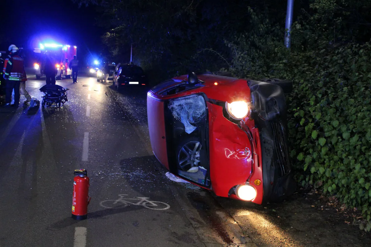 Hamm - Schwerer Unfall - Unfallverursacher rennt mit Frau und Kind davon!