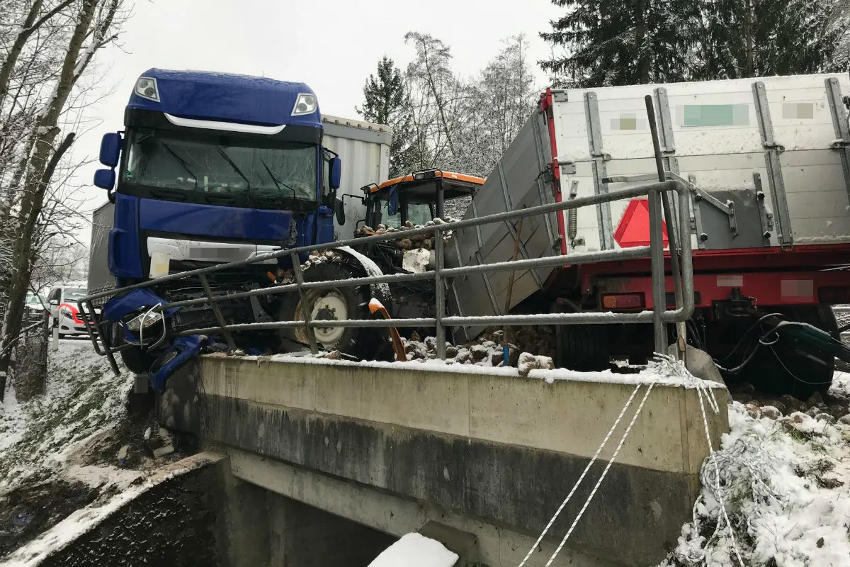 Herdern TG - Bei Verkehrsunfall beide Lenker verletzt
