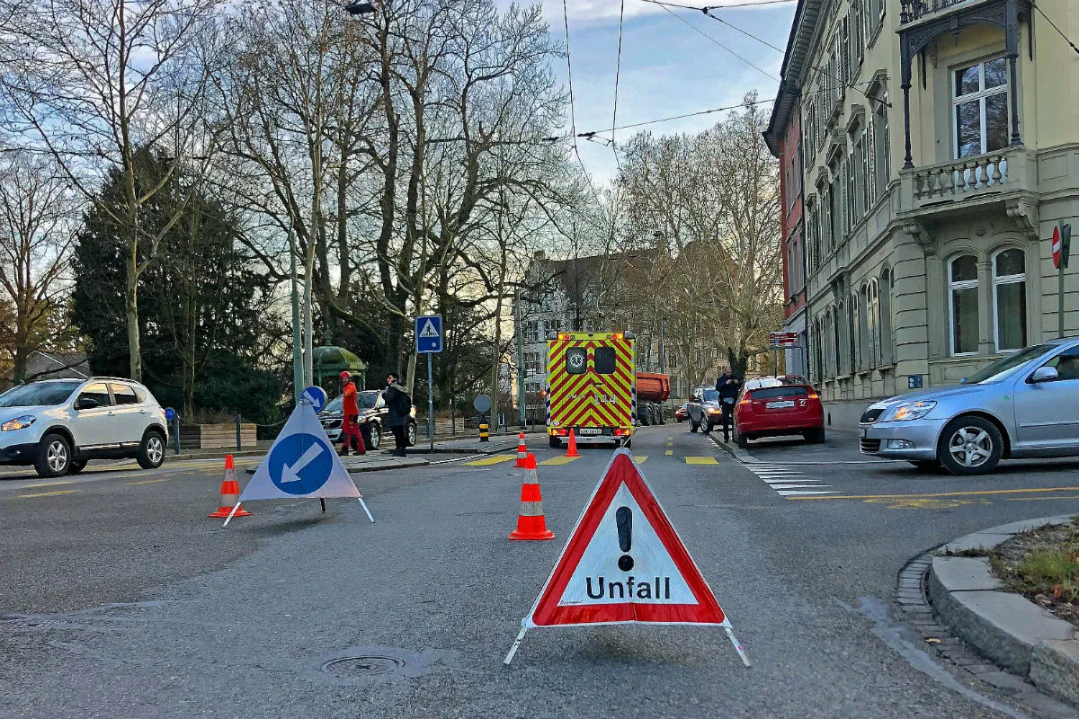 Winterthur ZH - Fussgängerin von Auto erfasst - Zeugenaufruf
