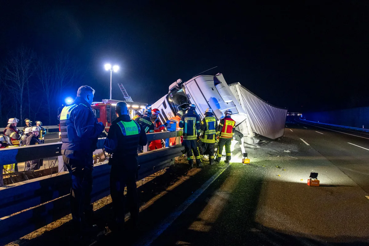 Porta Westfalica – Lkw-Fahrer nach Unfall lebensgefährlich verletzt