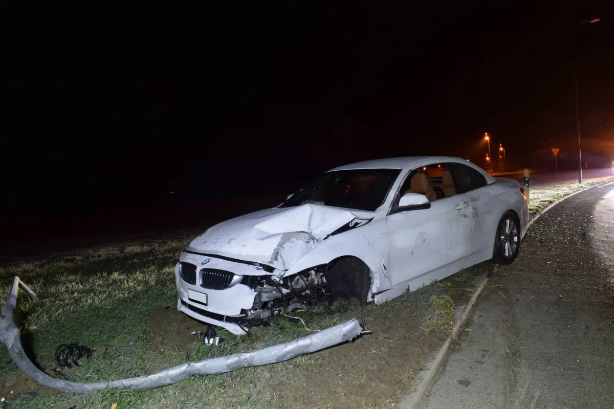 Hochdorf LU - Auto prallt in Kandelaber
