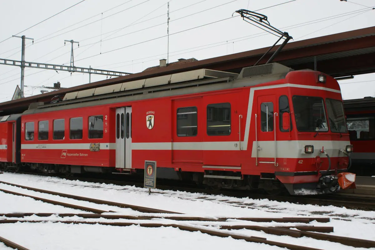 Teufen AR - Sachschaden bei Verkehrsunfall Bahn–Auto
