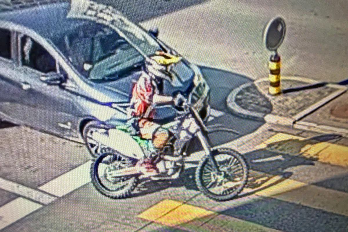 Stadt St. Gallen – Töfffahrer flüchtet und begeht Raserdelikt
