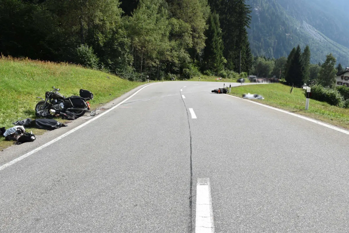Bregaglia GR - Seitliche Frontalkollision fordert zwei Todesopfer