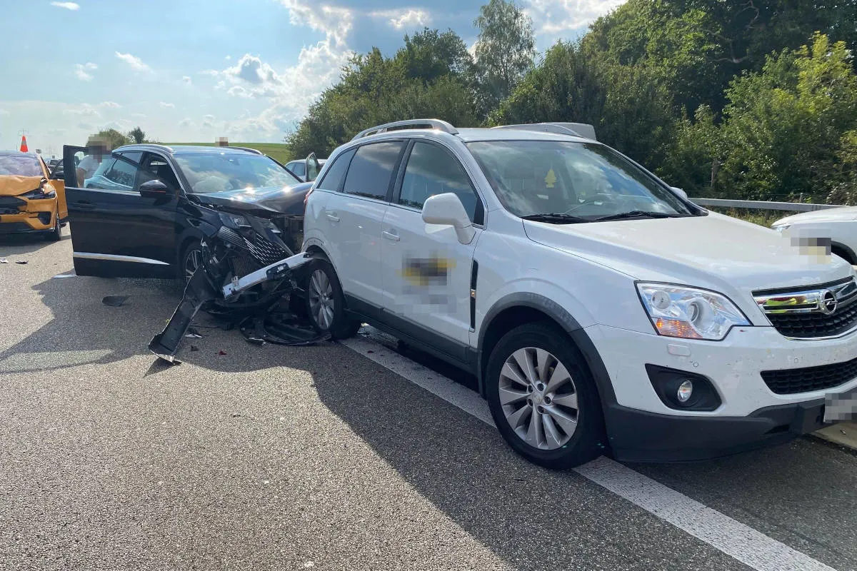 A1 Oberbipp BE – Auffahrkollision mit vier beteiligten Fahrzeugen