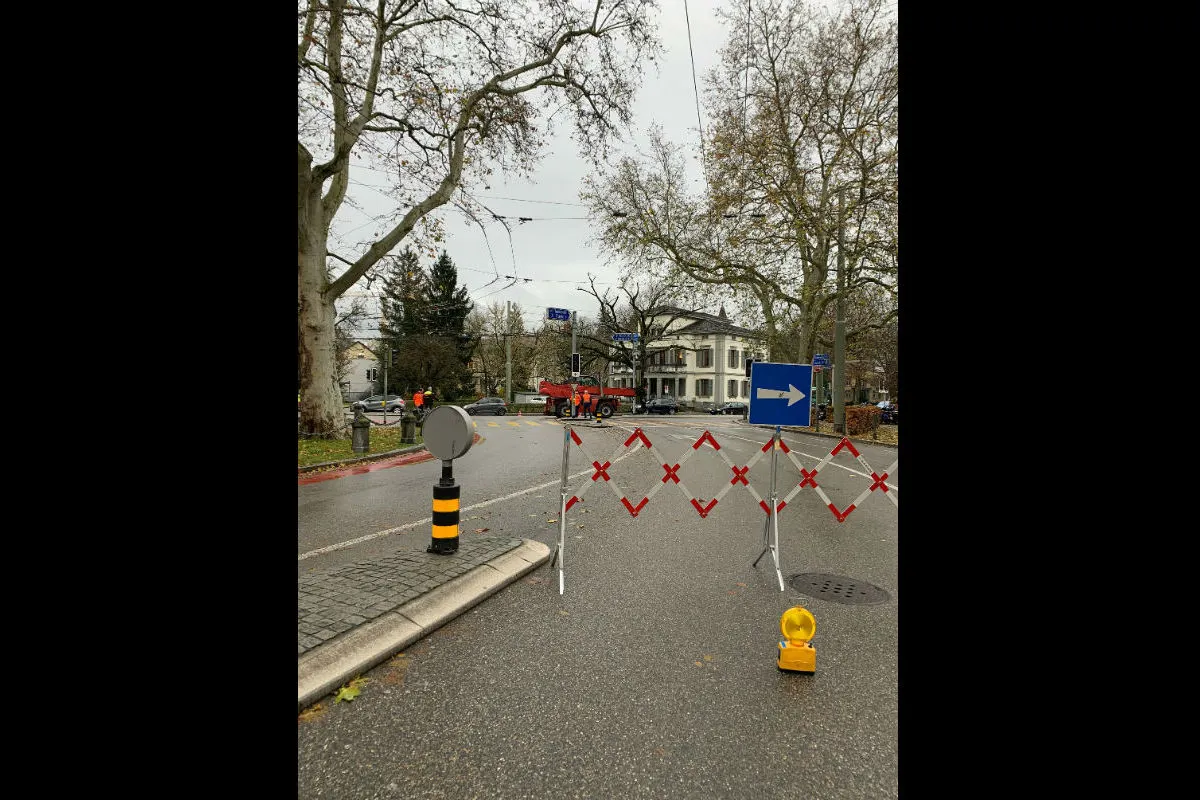 Winterthur ZH - Velofahrerin nach Sturz von Baumaschinenfahrzeug überrollt