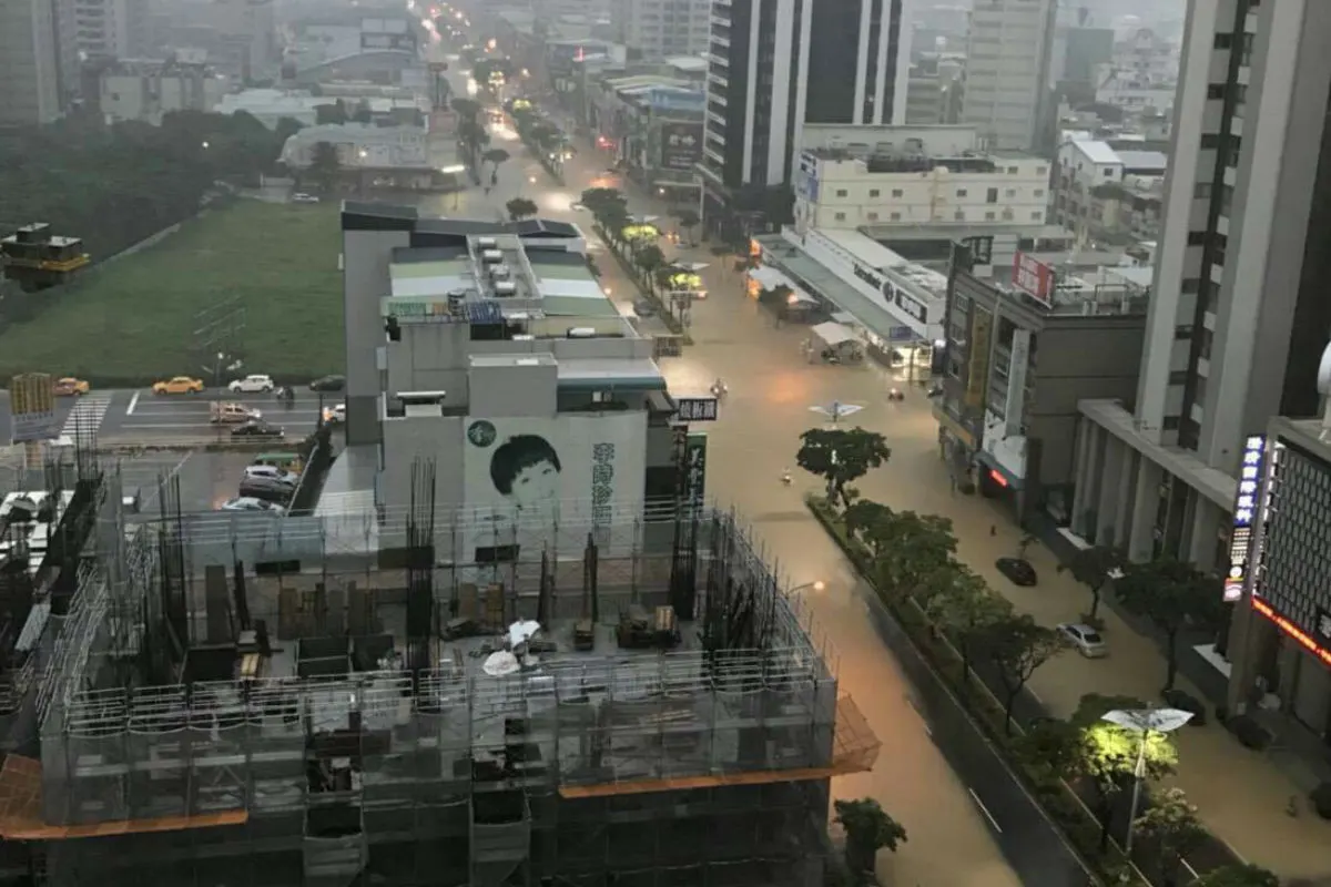 Sintflutartige Regenfälle haben in Taiwan die Bevölkerung überrascht