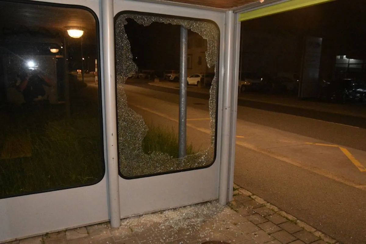 Balzers FL – Sachbeschädigung an Bushaltestelle