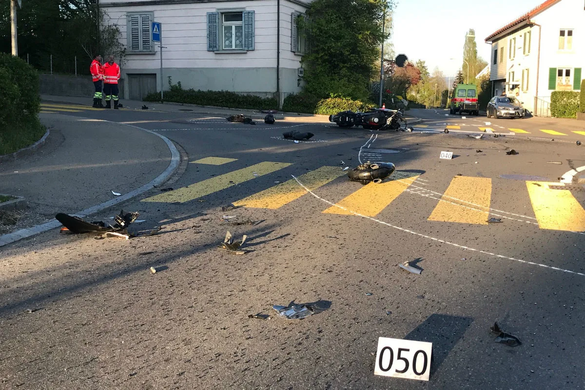 Hombrechtikon ZH - Motorradlenker bei Unfall verletzt