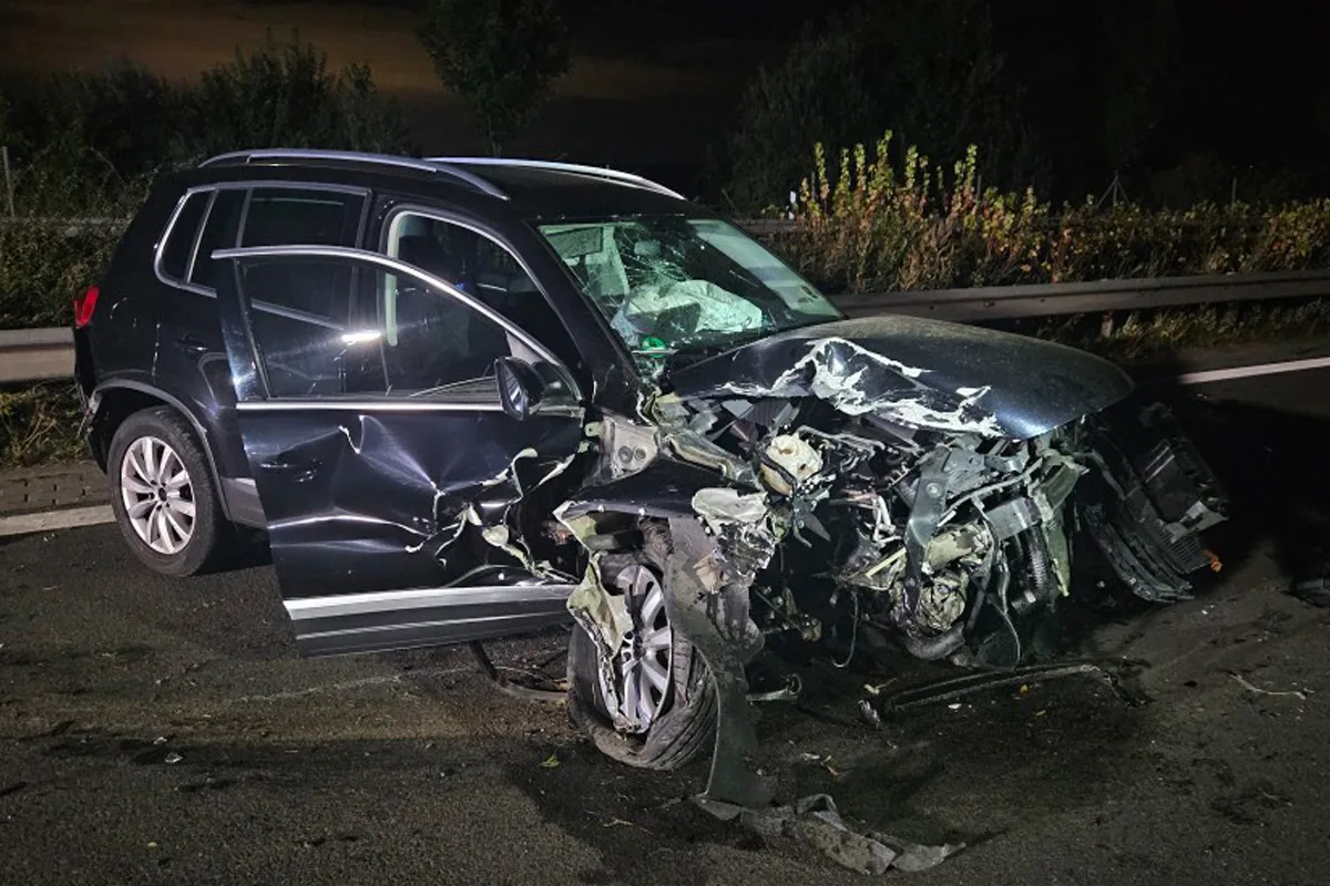 A26 Stade NI – Zwei Verletzte bei Unfall mit drei Pkw
