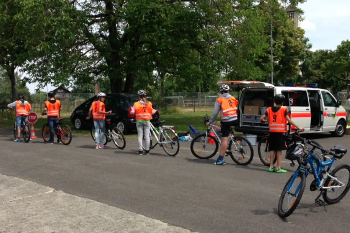 Stadt Schaffhausen SH - 350 SchülerInnen an der Velofahrerprüfung
