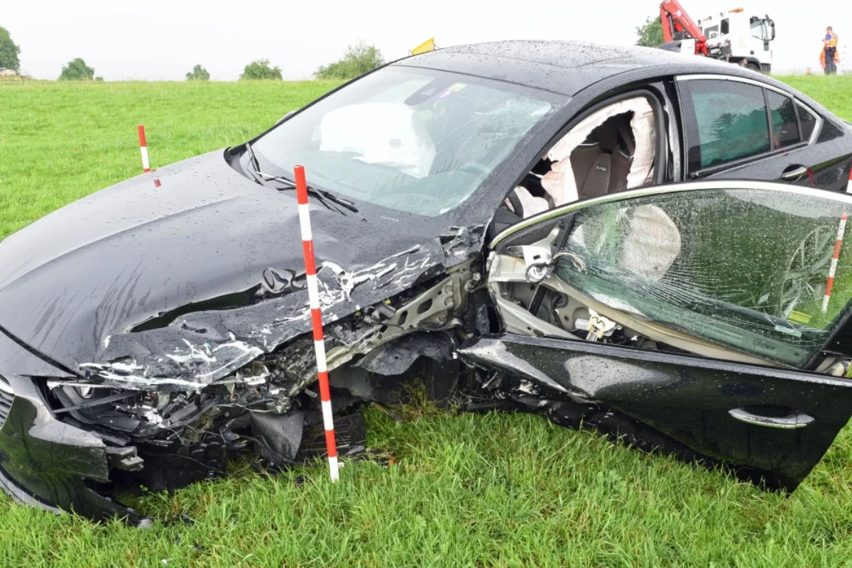 Sempach LU - Kontrolle über Auto verloren und Unfall verursacht