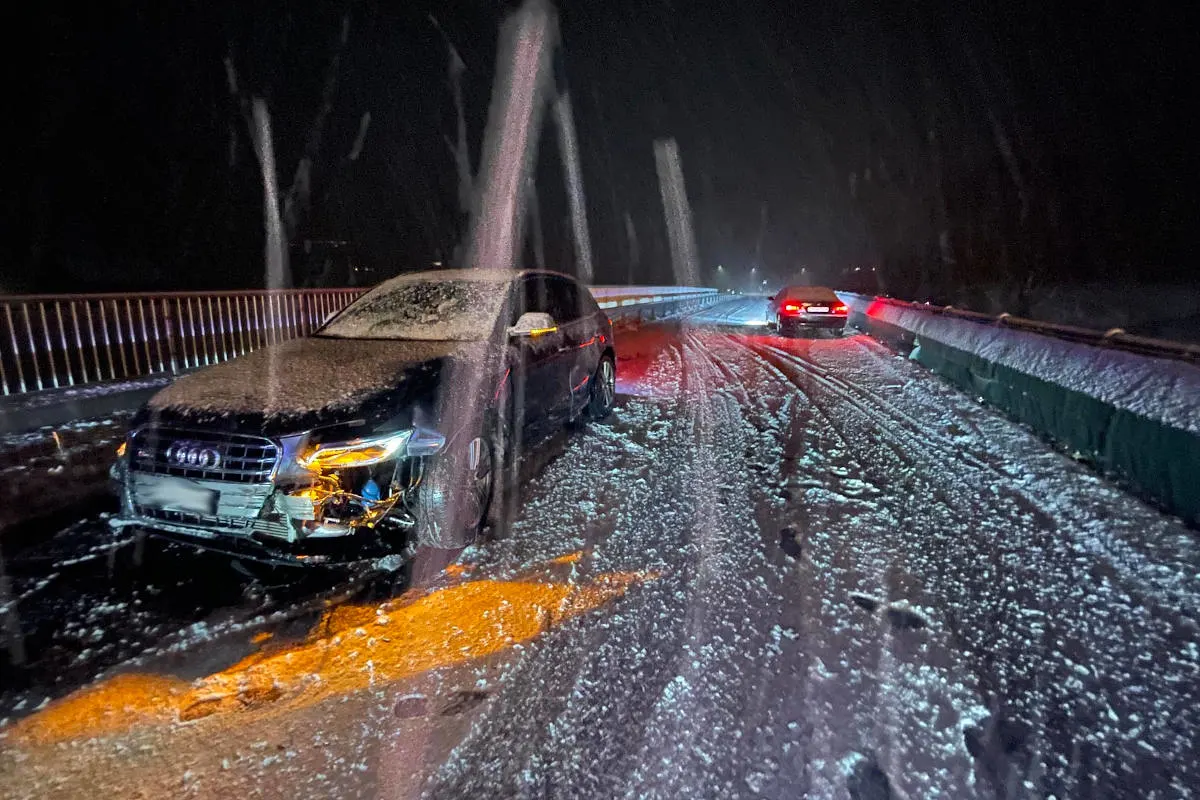 Kanton Schwyz – Ein Dutzend Unfälle auf schneebedeckten Strassen