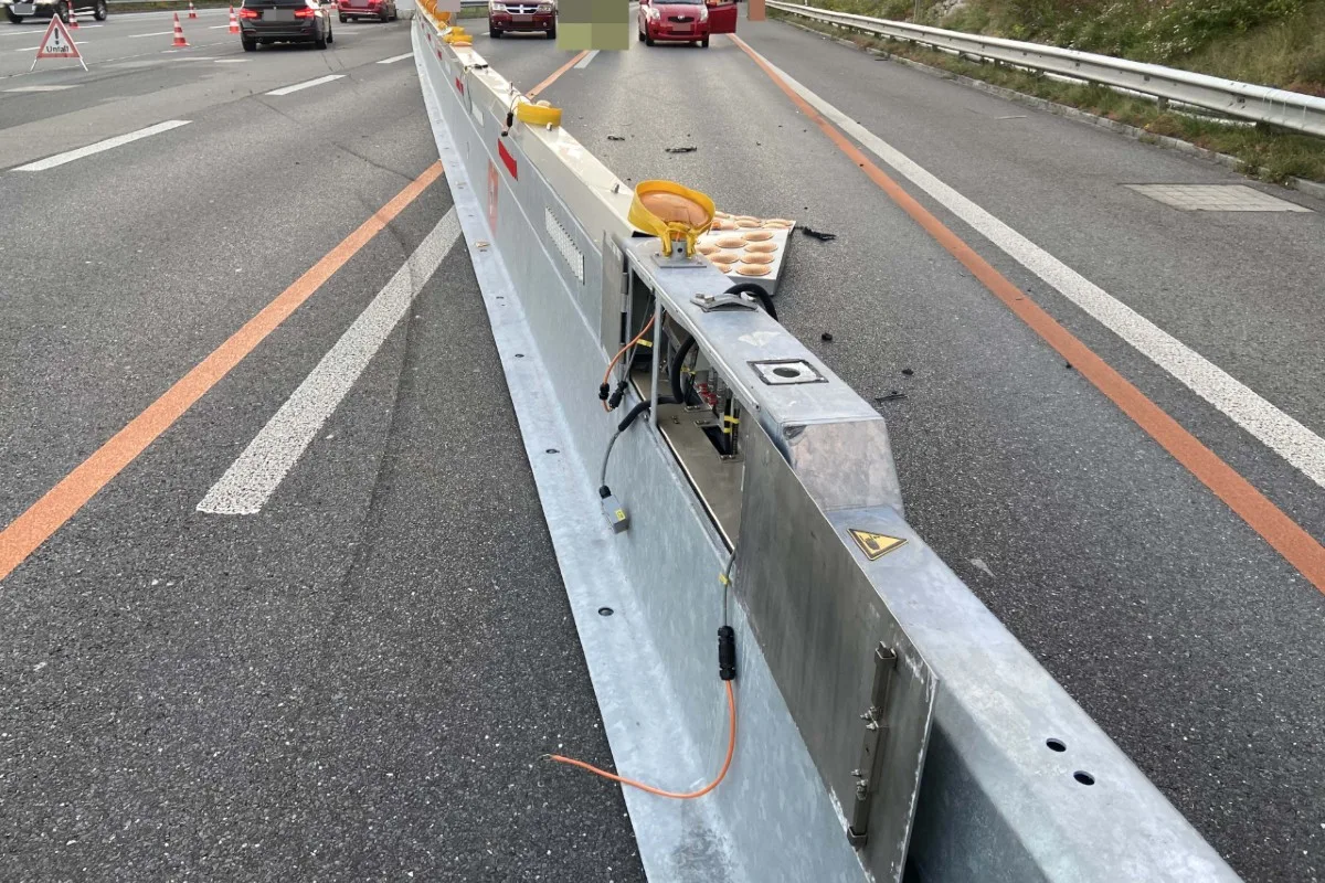 Unfall auf A3 in Scherz AG - Kollision mit Baustellenabschrankung