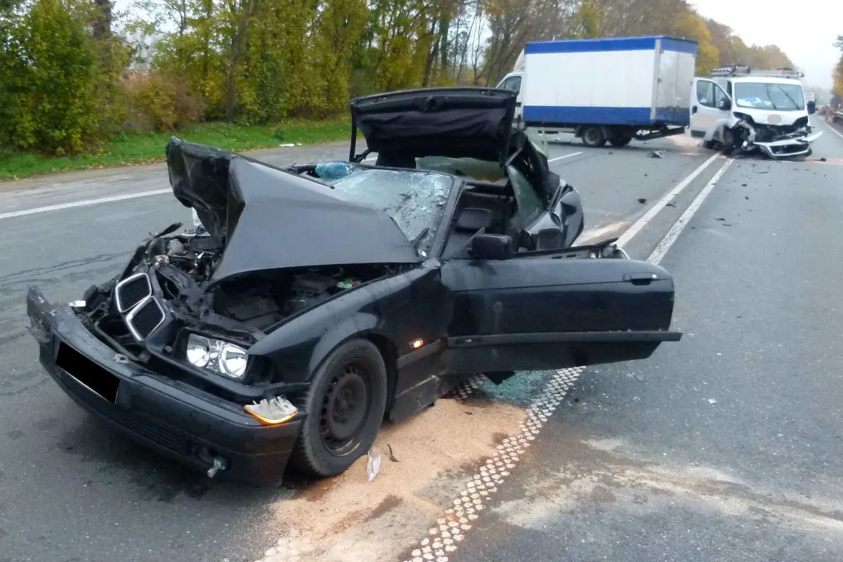 B482 Porta Westfalica - Drei Verletzte bei Auffahrunfall