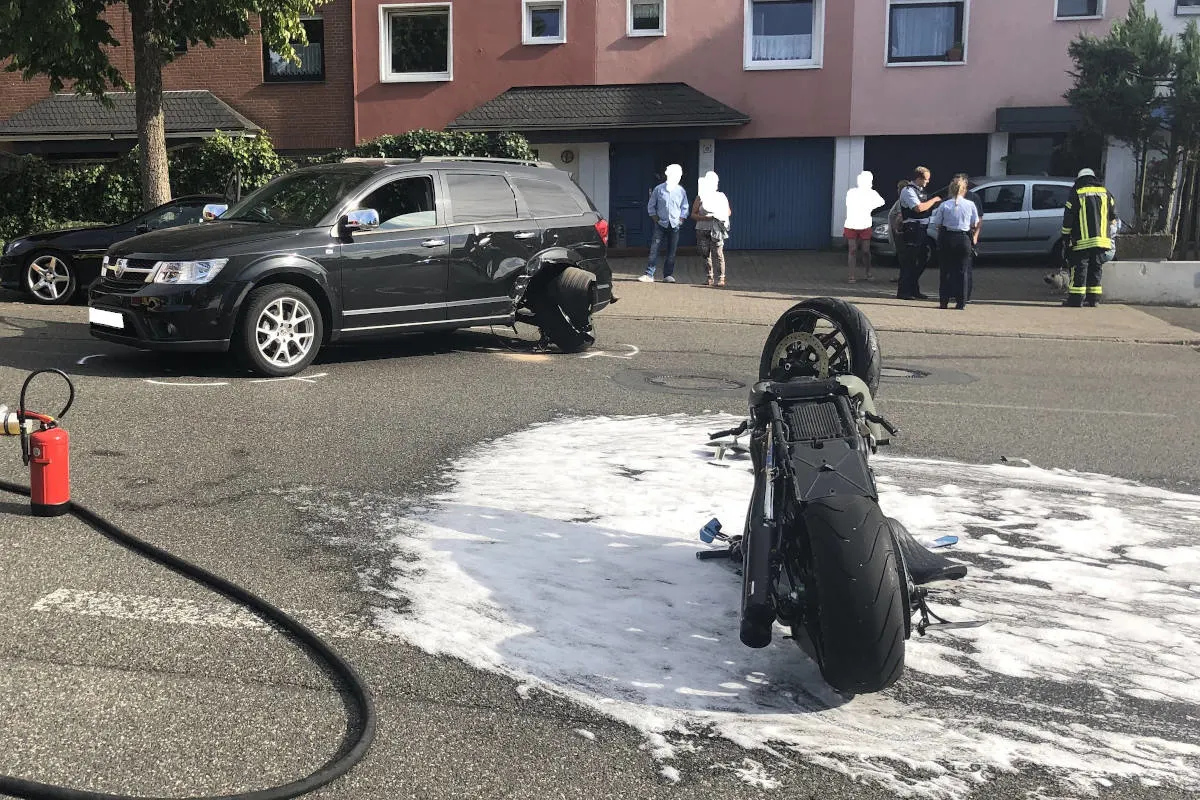 Vorfahrt missachtet in Haan – Motorradfahrer schwer verletzt