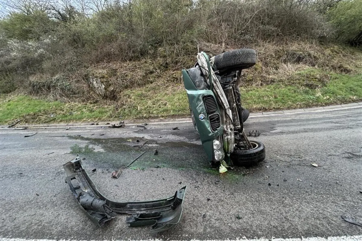 Dielkirchen - BMW überschlägt sich bei Unfall 