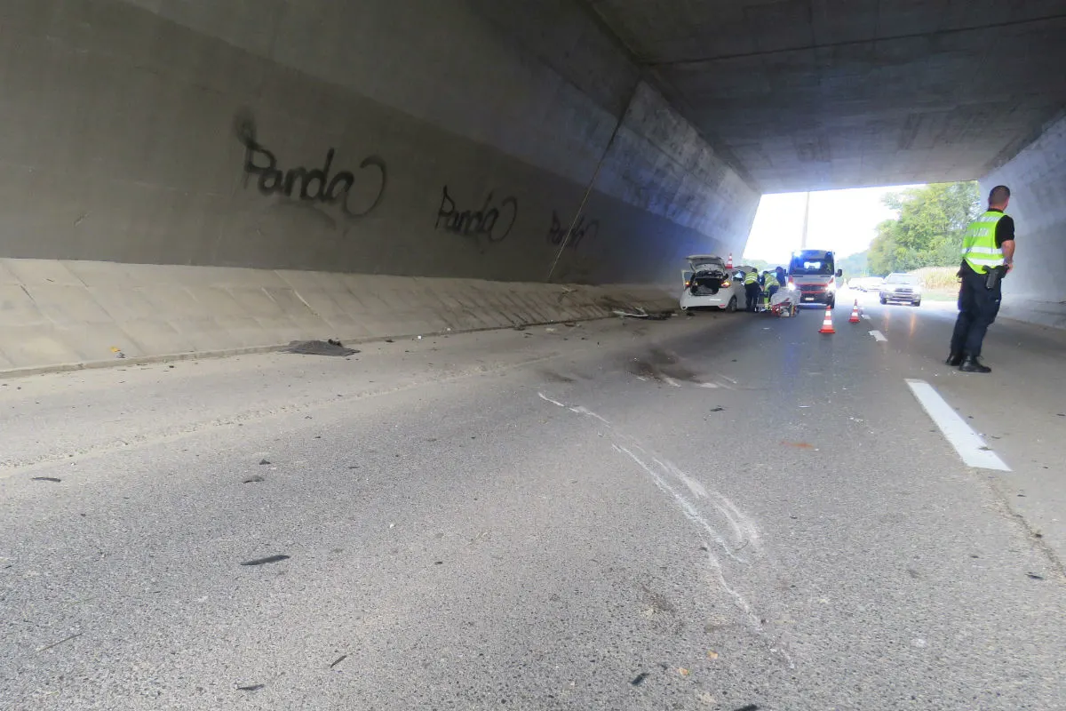 Birmenstorf AG - Auto kracht gegen Betonmauer