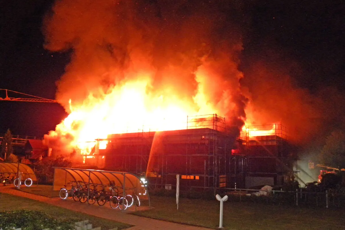 Uttwil TG - Mehrfamilienhaus ein Raub der Flammen