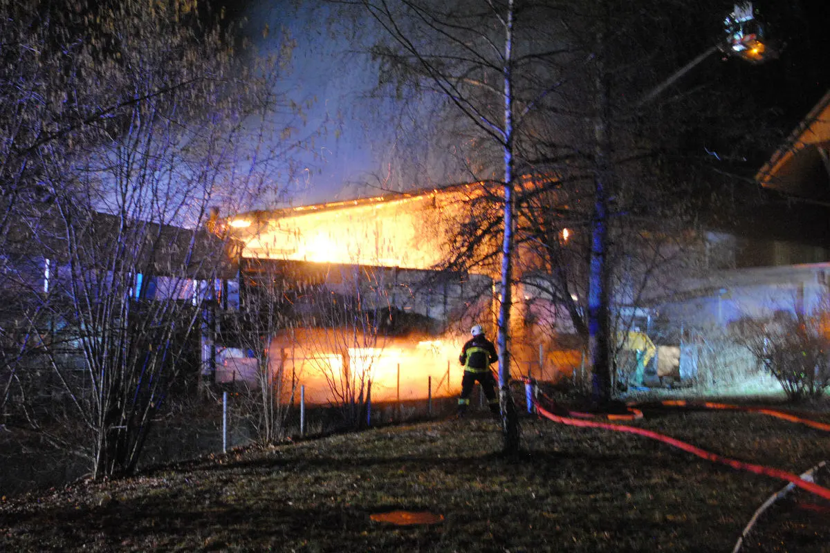 Ettiswil LU - Holzschnitzellager bei Sägewerk brennt