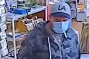 Zeugenaufruf in Essen – Taschendiebe spionieren Frau beim Geldabheben aus und bestehlen sie später beim Einkaufen