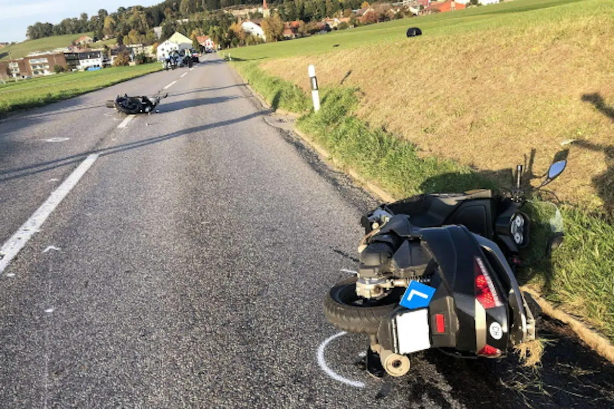 Unfall in Ursy FR – Zwei Fahrschüler verletzt