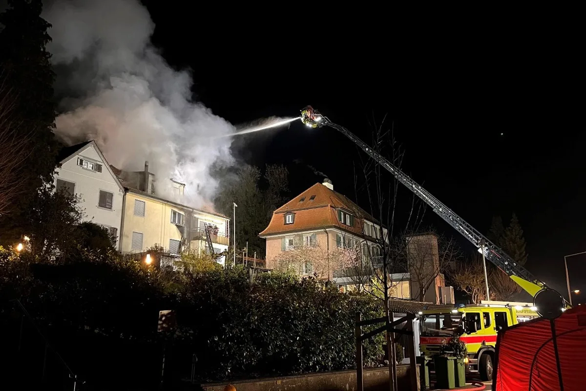 Winterthur ZH - Hoher Sachschaden bei Brand von Gebäude