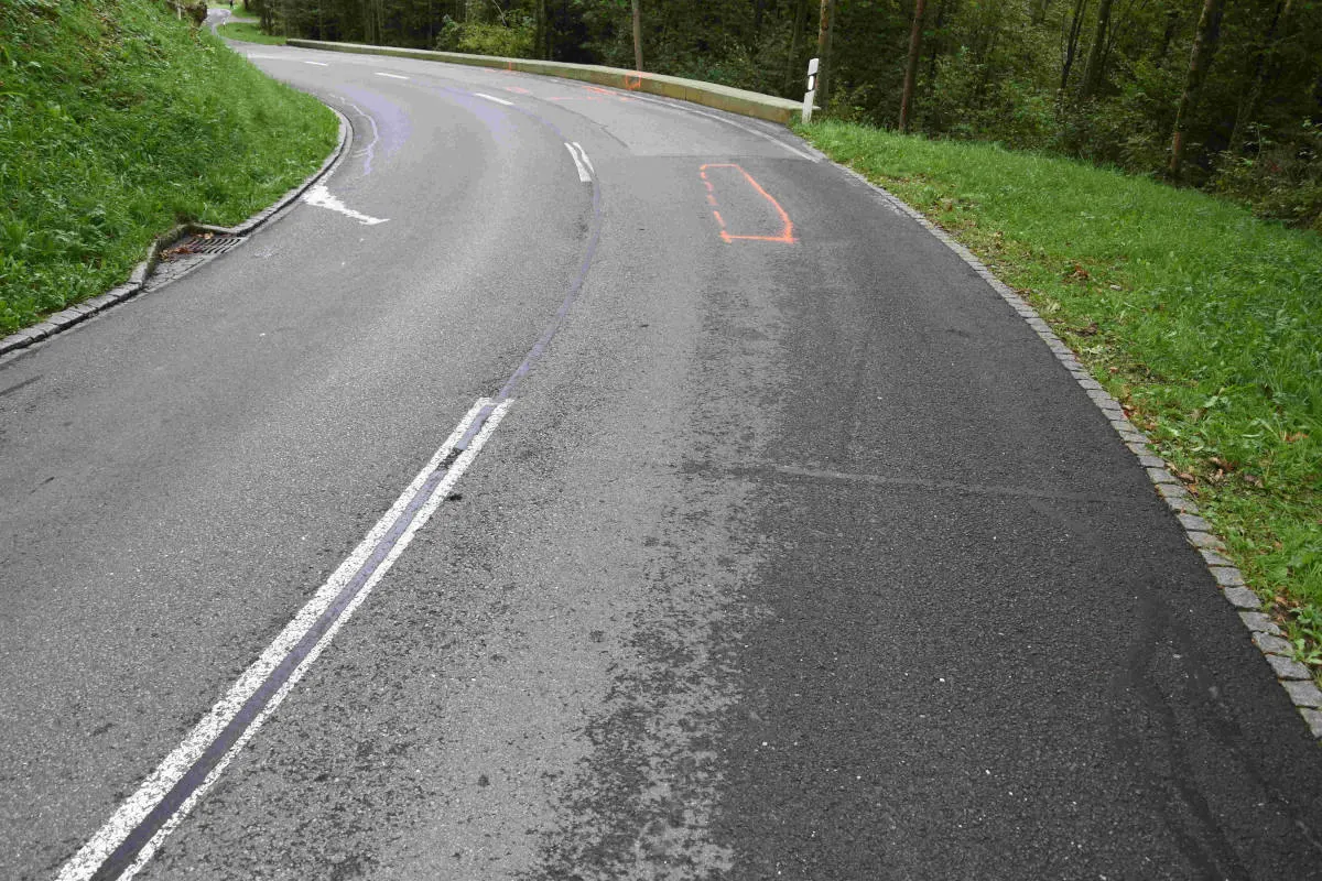 Heftiger Unfall in Eichberg SG – Mit Motorrädern verunfallt
