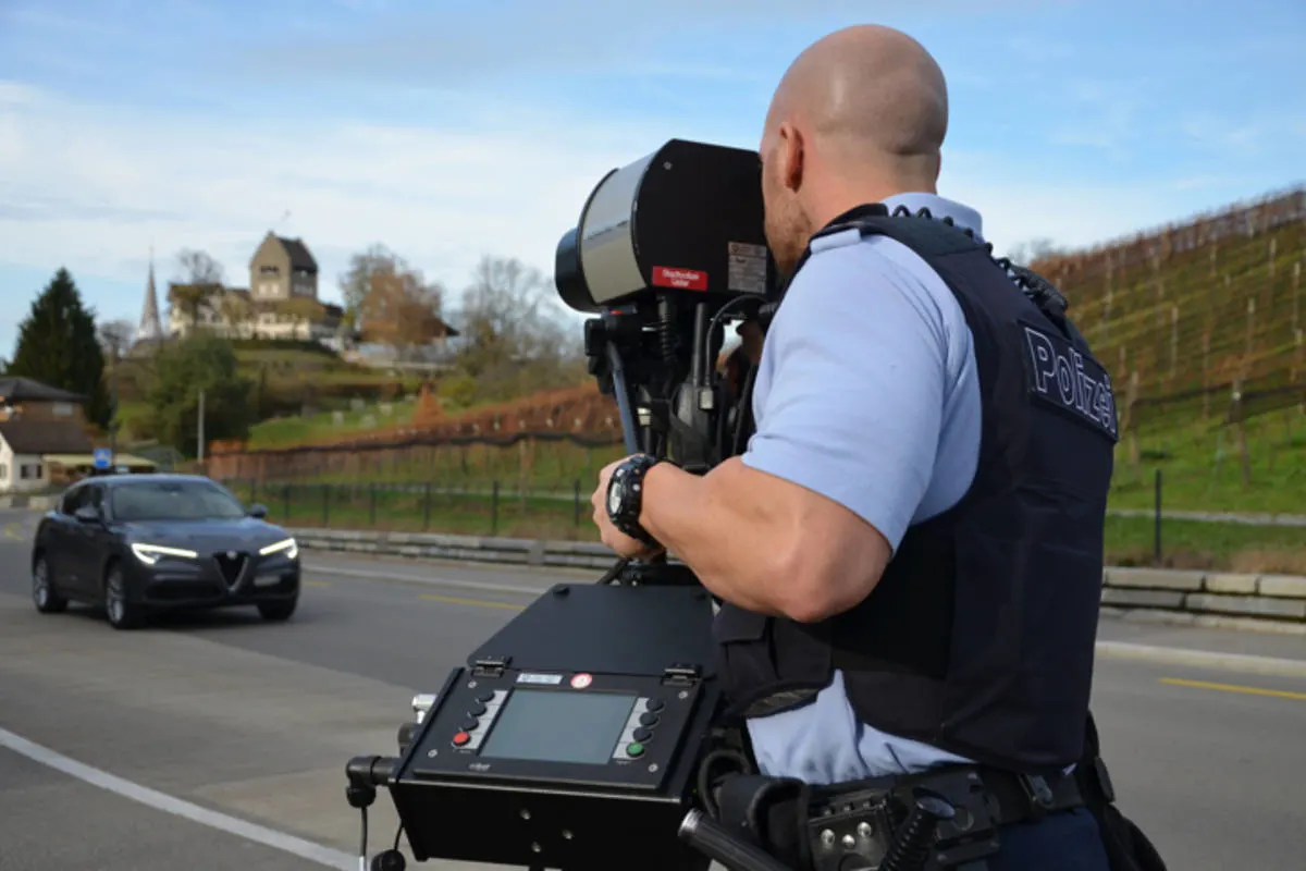 Uster ZH – Schnellfahrer überschritt die Höchstgeschwindigkeit um 53 km/h