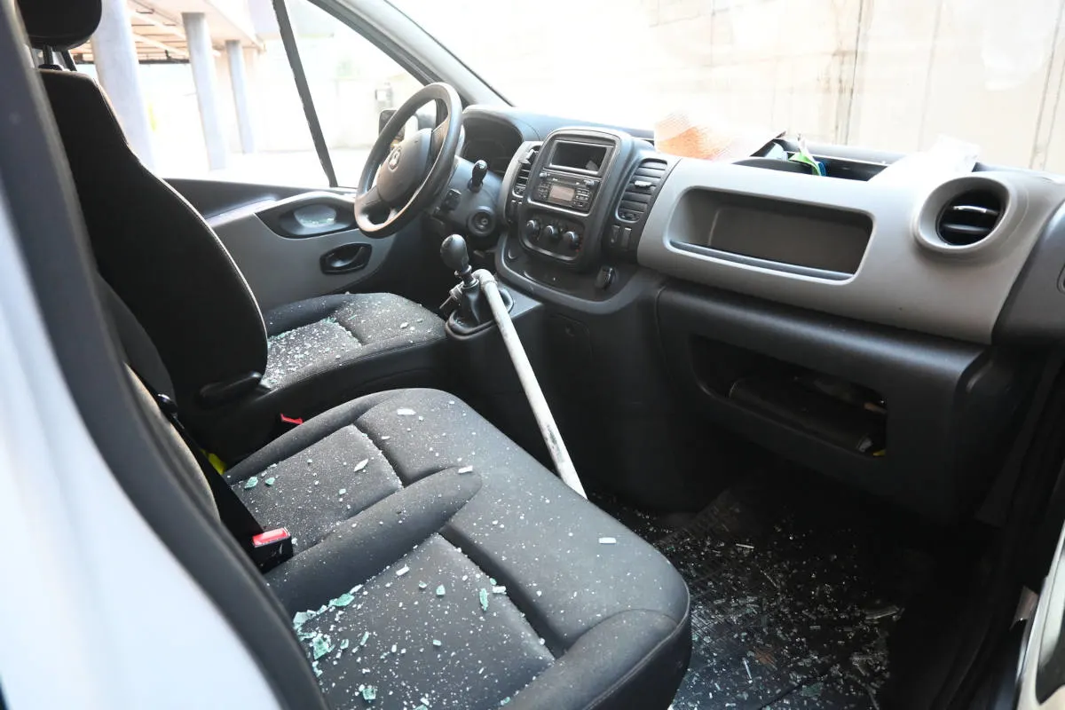 Vaduz – Lieferwagen mit Metallstange beschädigt