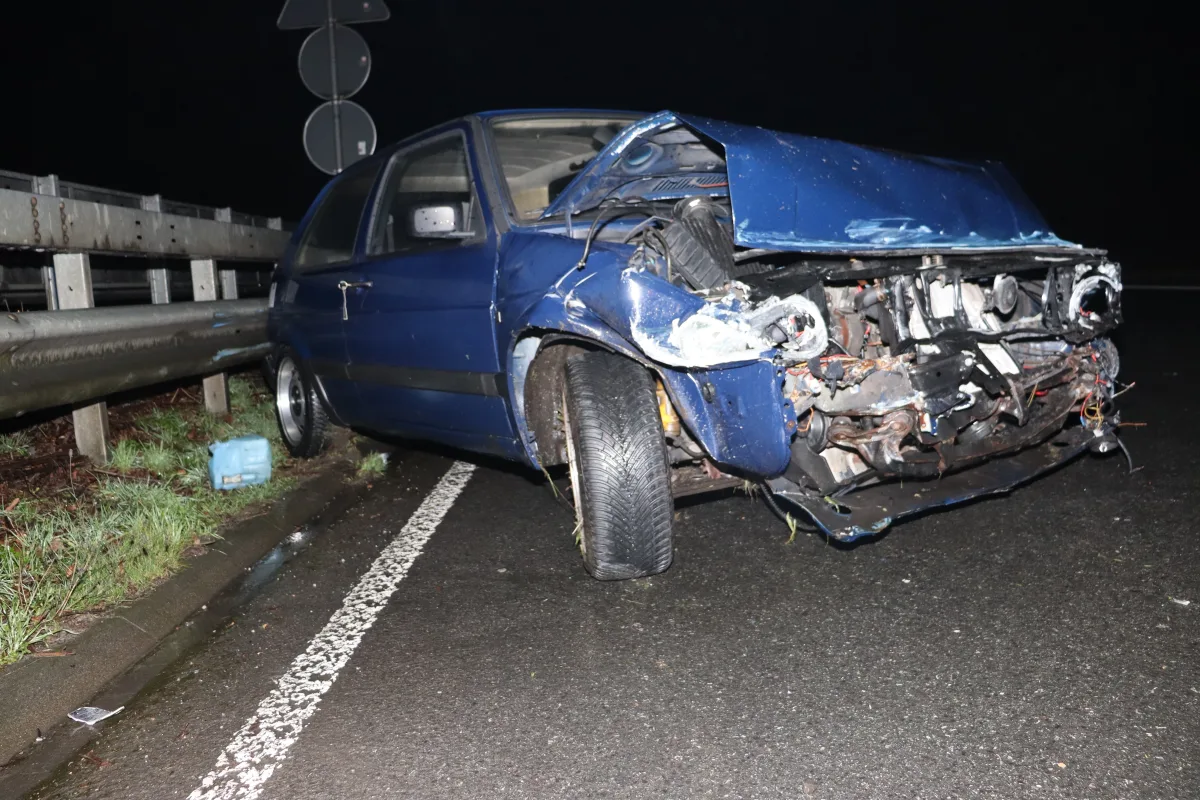 Herford – Bauliche Veränderungen am Fahrzeug – VW landet in Leitplanke