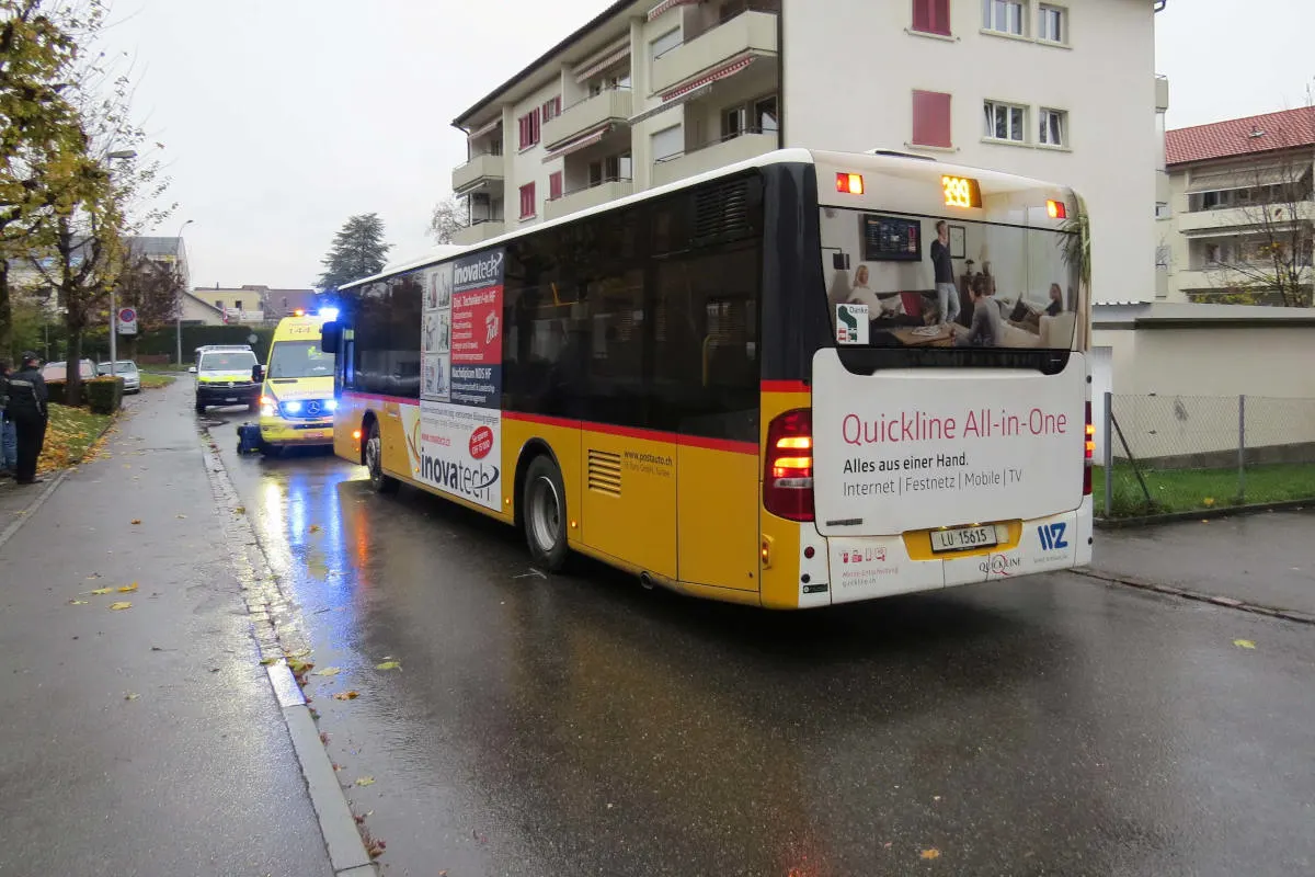 Unfall Burg AG - Fussgänger schwer verletzt ins Spital geflogen