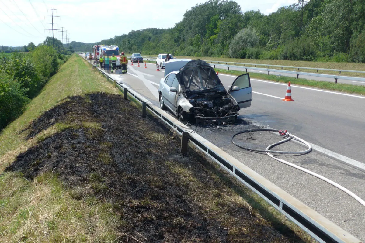 Hüttlingen TG - Auto brennt auf Autobahn aus!