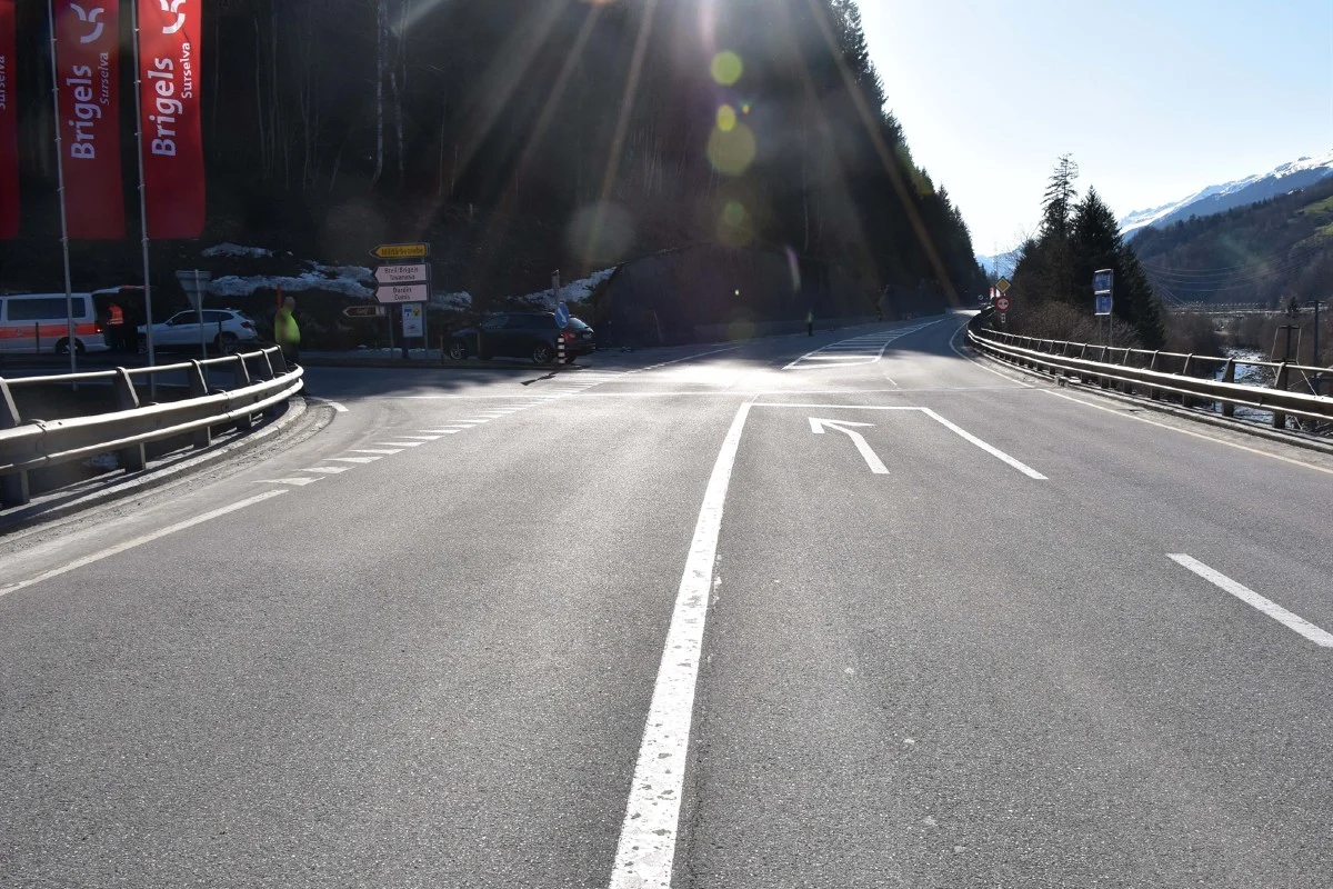Tavanasa GR - Radrennfahrer nach Unfall mit Auto schwer verletzt